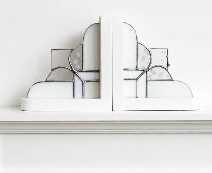 PixVerse_Image_Effect_prompt_place bookends a (1)