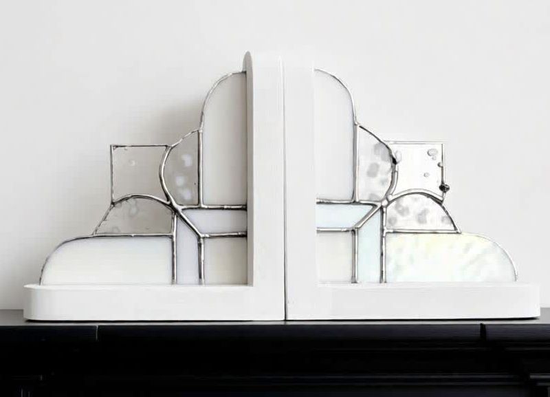 PixVerse_Image_Effect_prompt_place bookends a