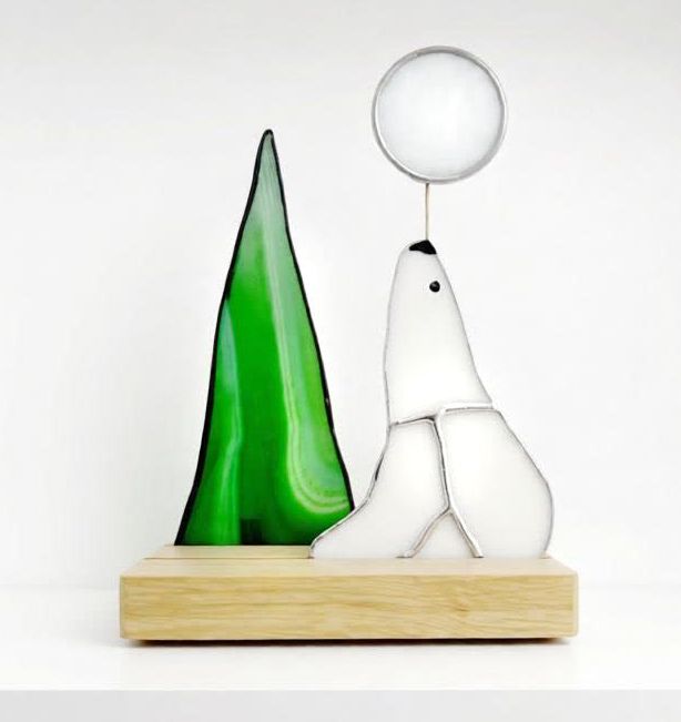 PixVerse_Image_Effect_prompt_place item on a (2)
