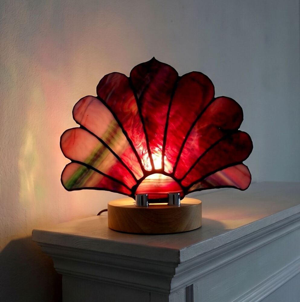 Place_lamp_in_a_dimly_202606061535