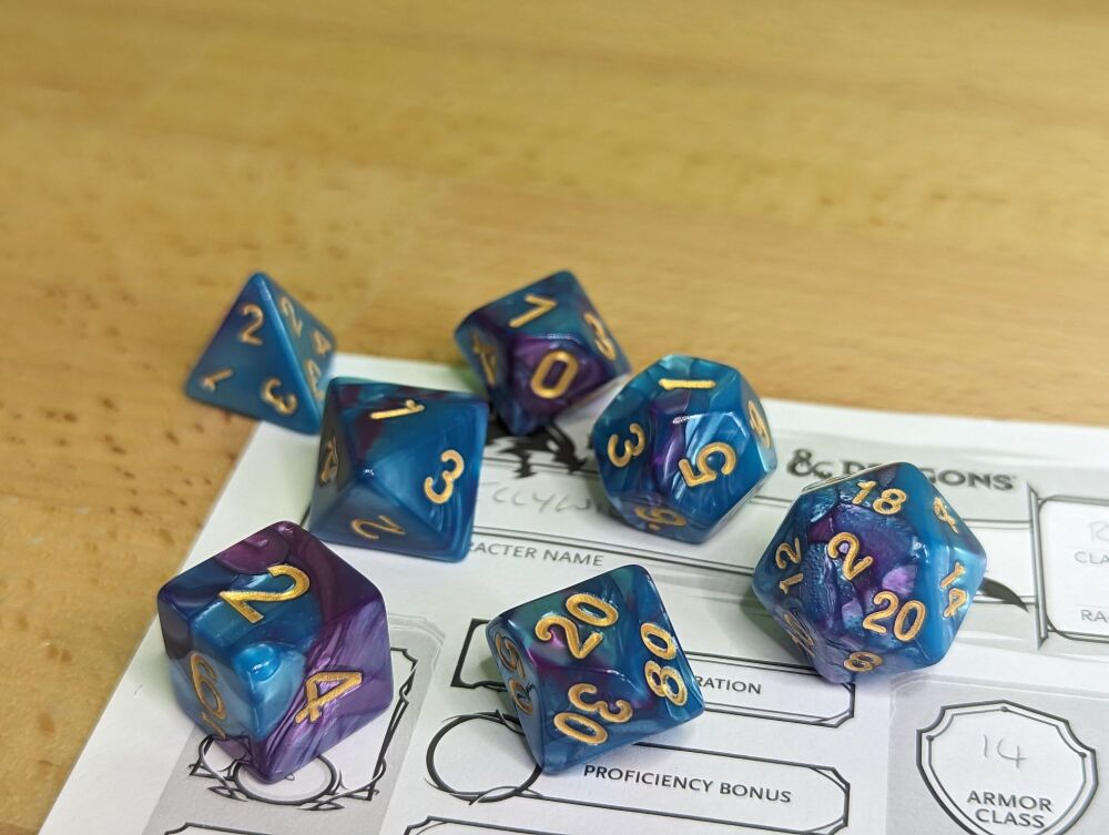 Shape Water Dice Set