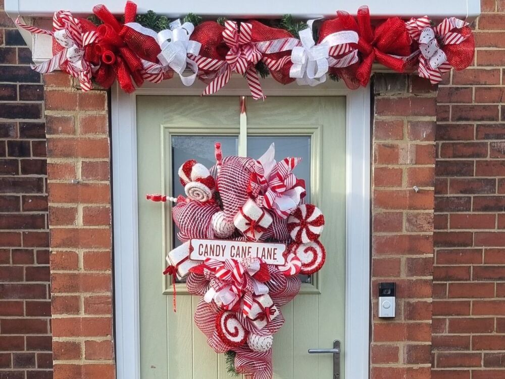 4ft Red and White Outdoor Christmas Garland
