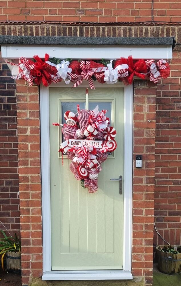 4ft Red and White Outdoor Christmas Garland