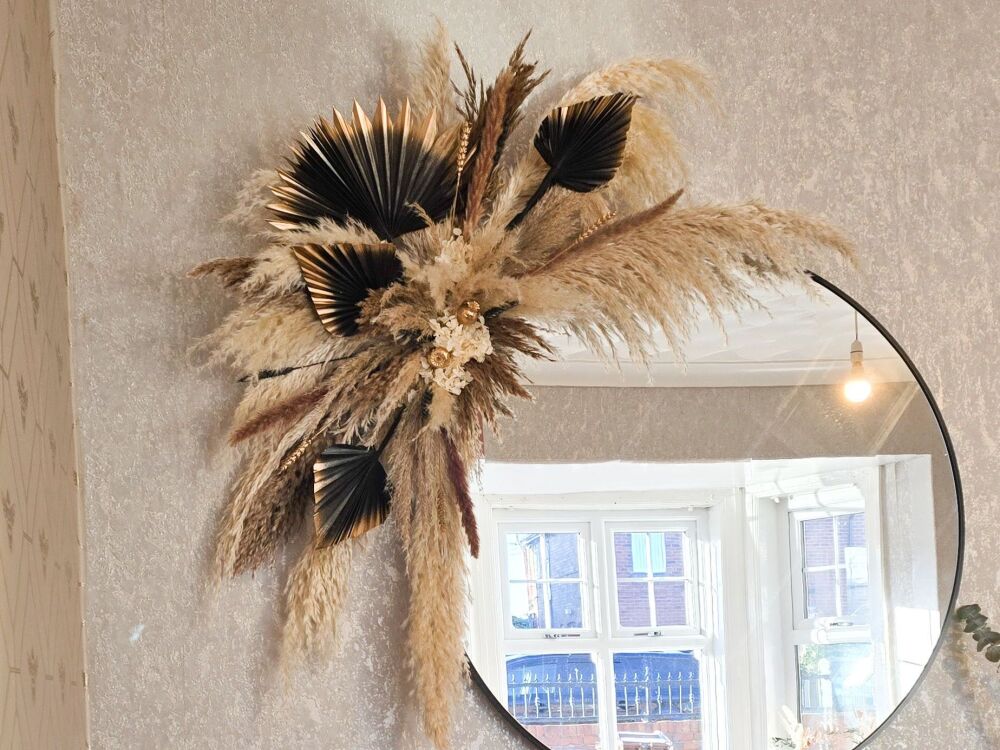 BLACK AND GOLD PAMPAS MIRROR DISPLAY