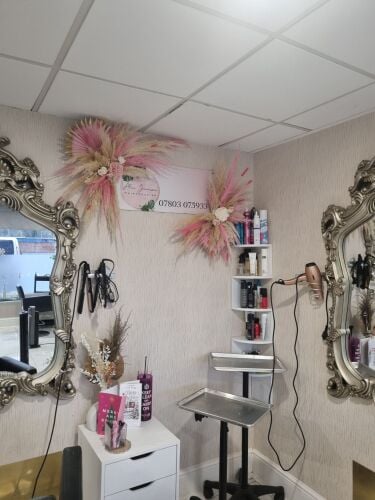 20231219_093328 pink and gold salon pampas grass decoration