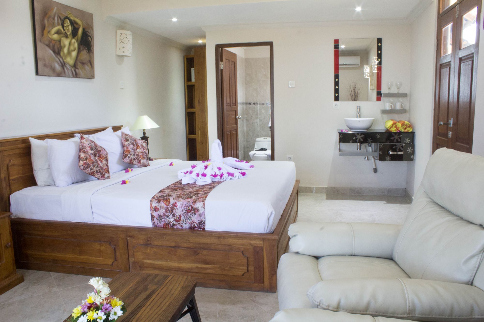 Honeymoon Suite Bedroom 11