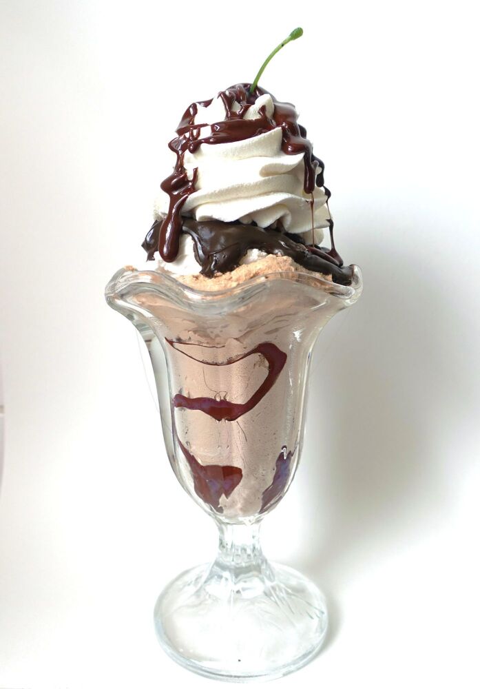 fake-classic-chocolate-sundae-7