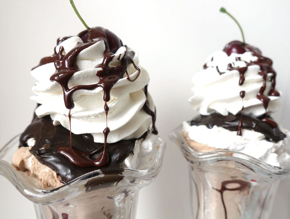 fake-classic-chocolate-sundae-5
