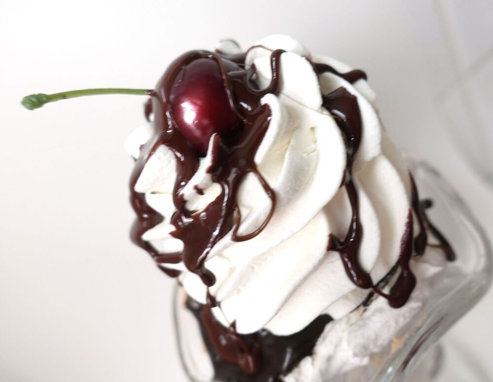 fake-classic-chocolate-sundae-6