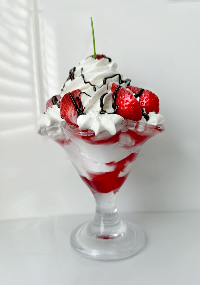 strawberry-Sundae-fake-food-4