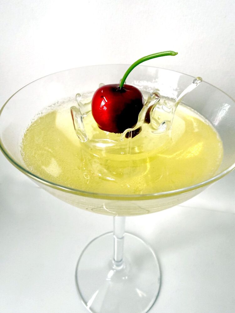 Splash Effect Champagne Cocktail