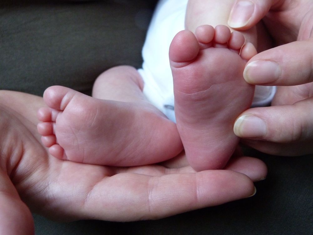 newborn-baby-feet-bexley-family