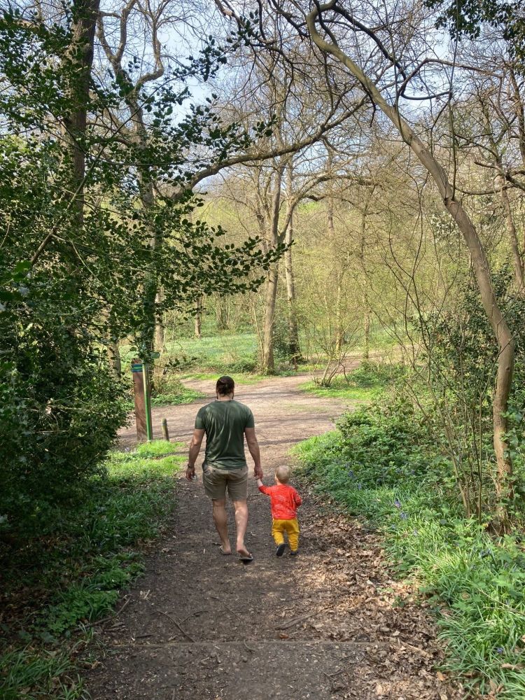 toddler-and-dad-walk-lesnes-abbey-woods-bexley