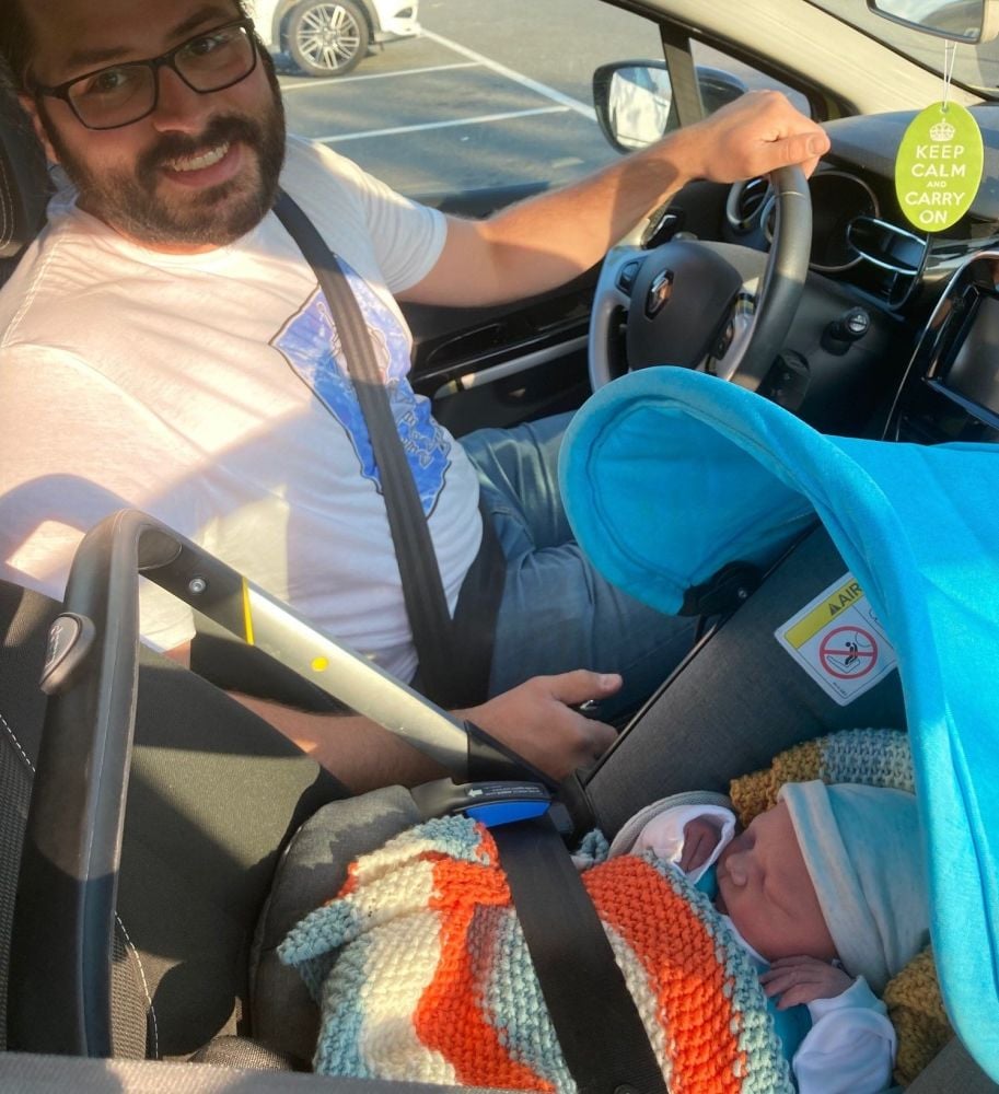 newborn-and-father-driving-home-from-darent-valley-hospital