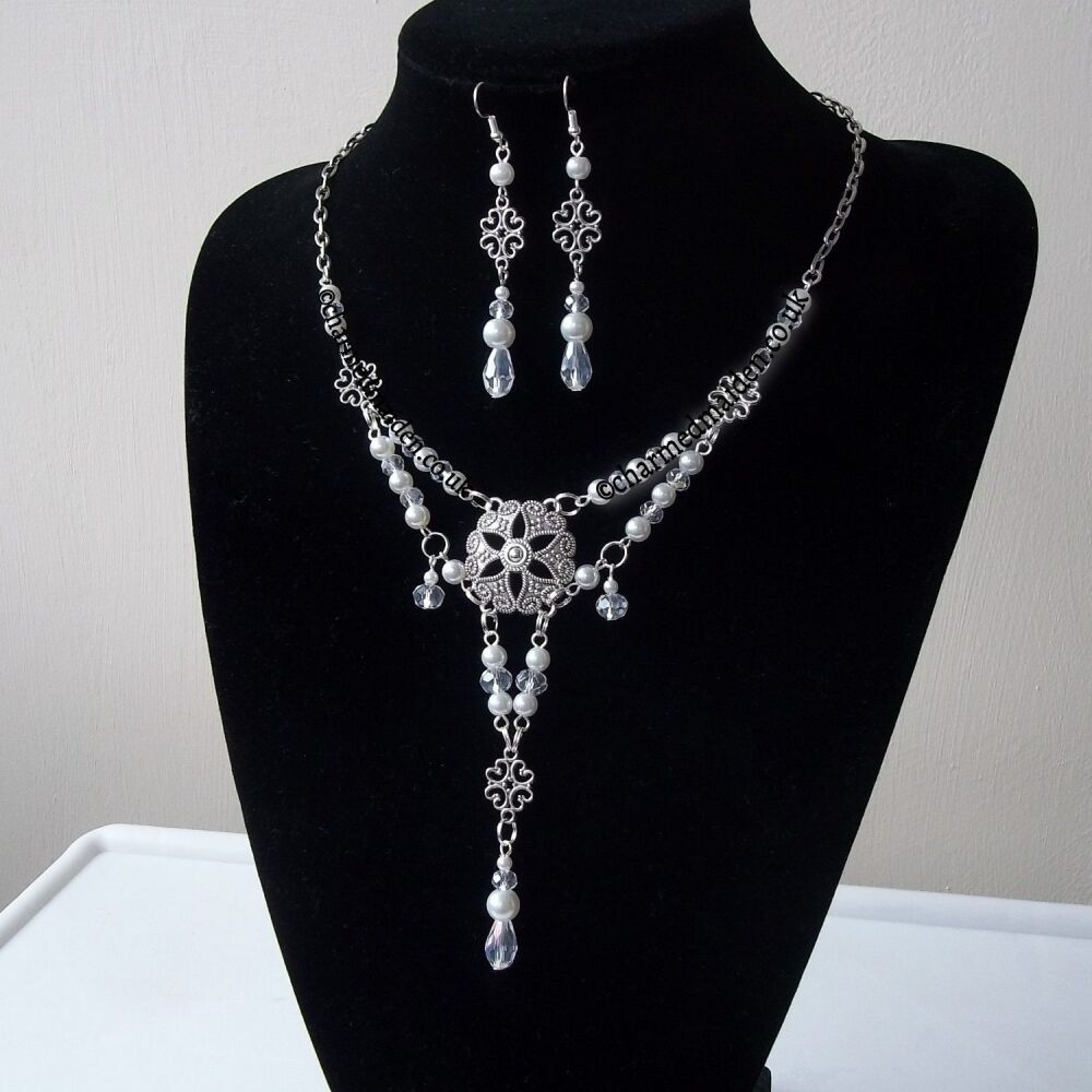 Renaissance Crystal Pearl Necklace