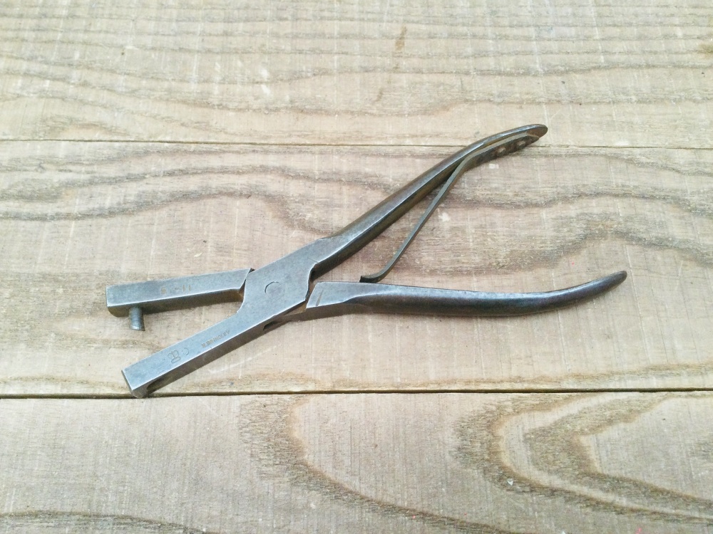 Vintage Brindley Leatherworker’s Eyelet Extracting Pliers Guide