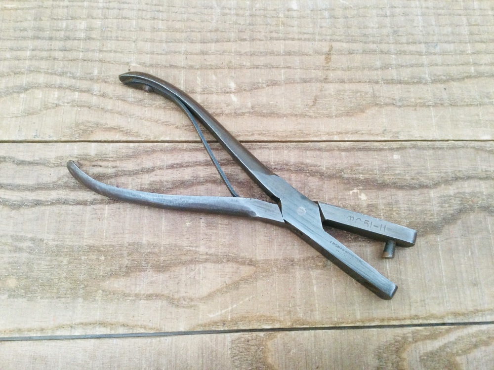 Vintage Thomas Rogers & Co Leatherworker’s Eyelet Extracting Pliers Guide