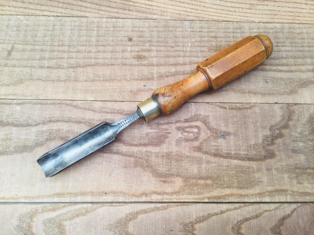 Melhuish 13/16” Gouge Chisel Octagonal Boxwood Handle