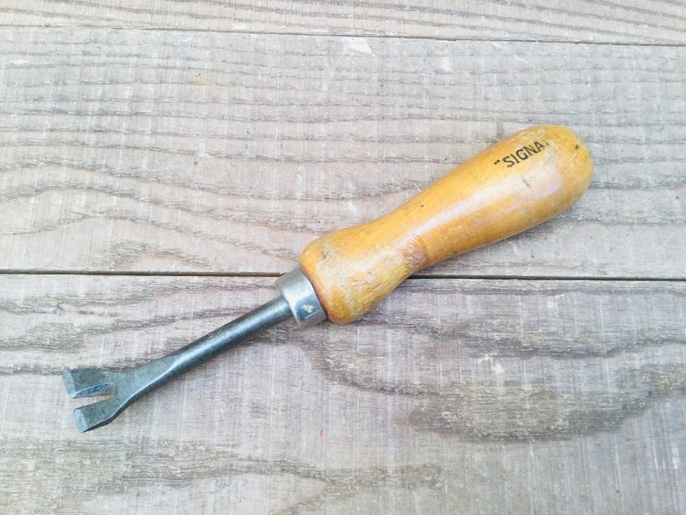 Vintage Signal Brand Leatherwork / Upholstery Tack Lifter