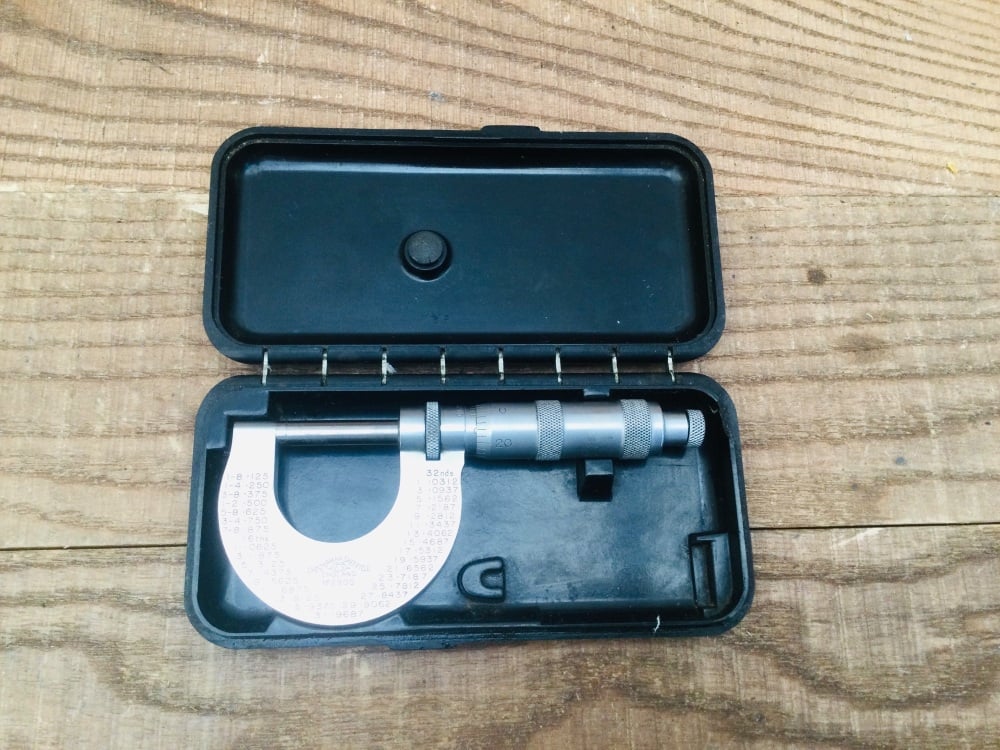 Chesterman Micrometer 0-1” No 2900 Fitted Bakelite Case