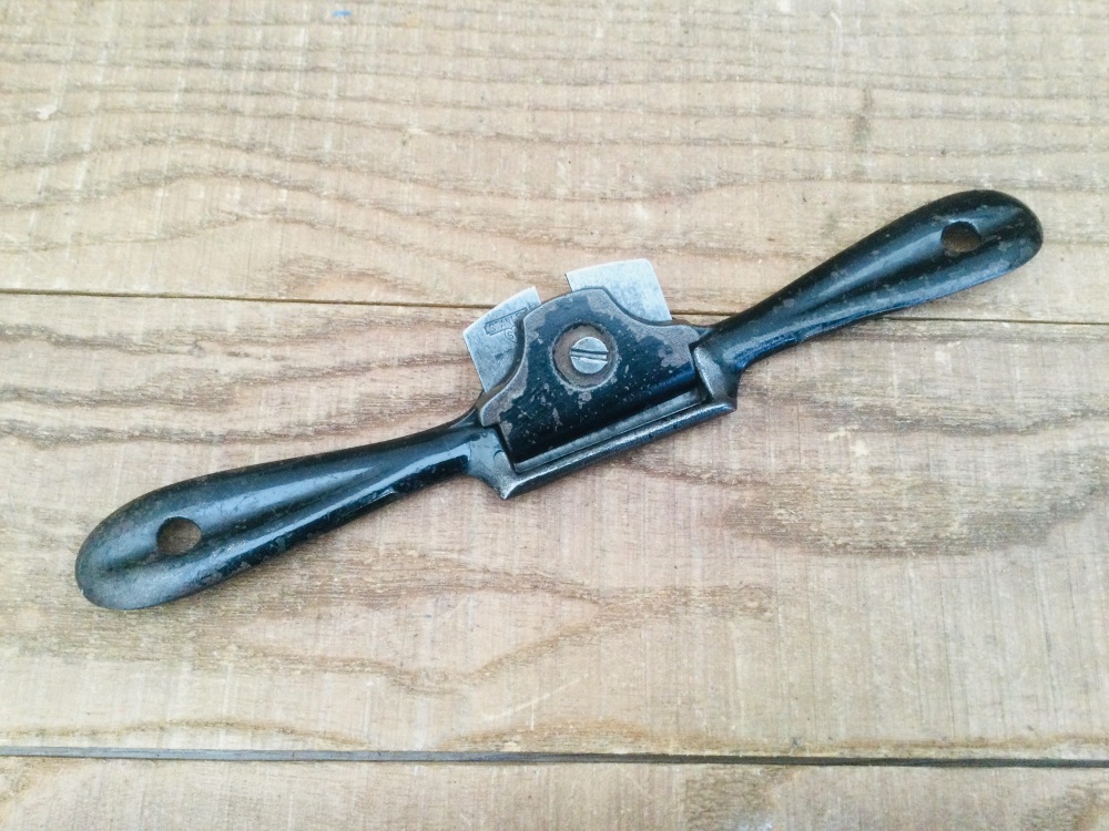 Stanley No.63 Curved Sole Spokeshave - Sweetheart Cutter