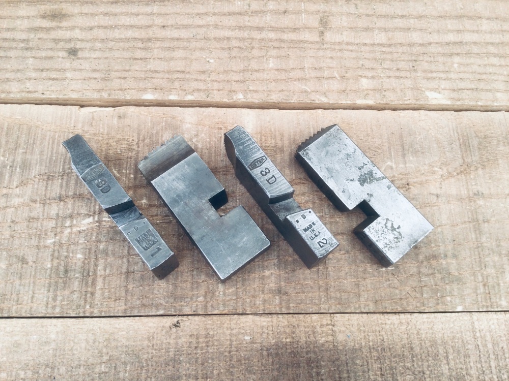 Oster Bolt Pipe Threader Machine Die Set 3D Symbol