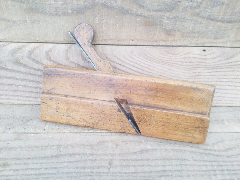 Vintage â…” Beechwood Hollow Moulding Plane