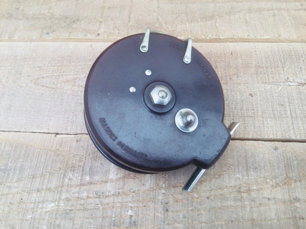 Vintage Allcock & Co 3.3/4” Bakelite 1930’s Centre Pin Fishing Reel Model 8926