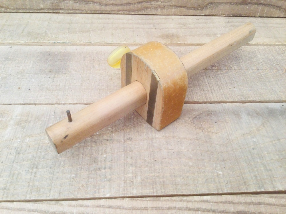 Vintage Beech Marking Gauge 9 ½”