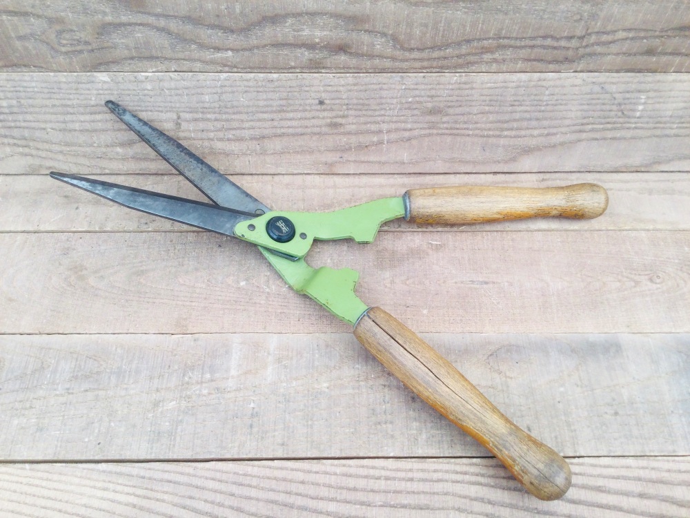 Vintage Wilkinson Sword 17” Hedge Trimming Shears