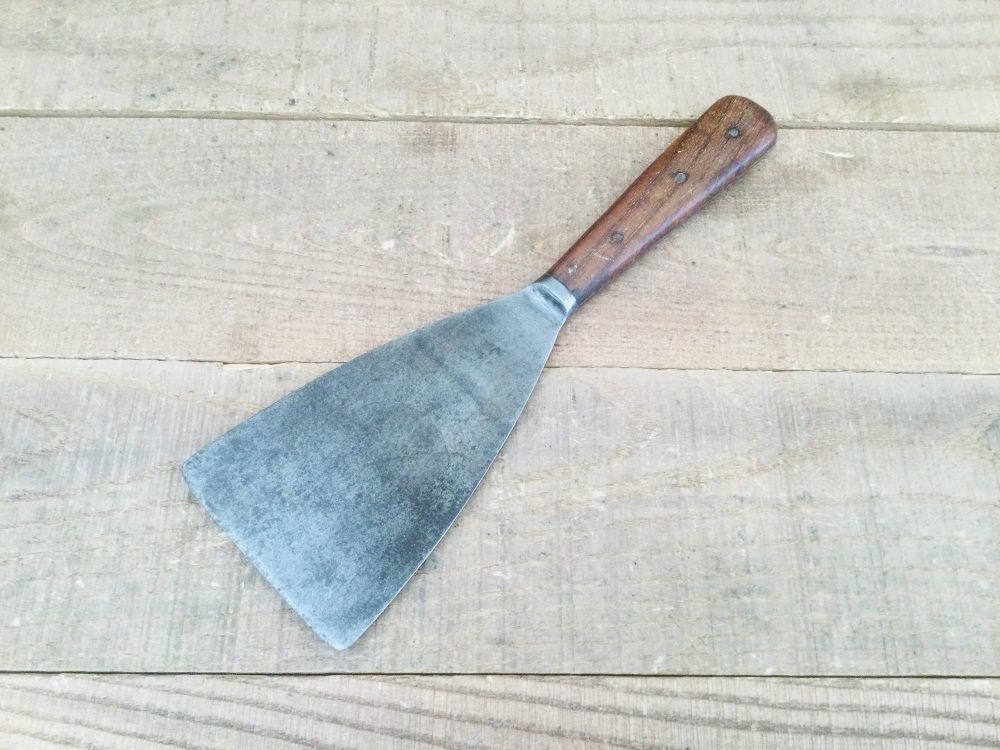 Vintage Decorators 3” Scraper Tool