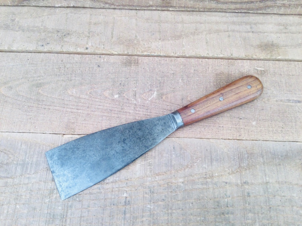 Vintage Decorators 2” Scraper Tool