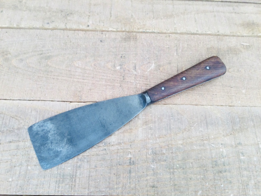 Vintage Decorators 2” Scraper Tool