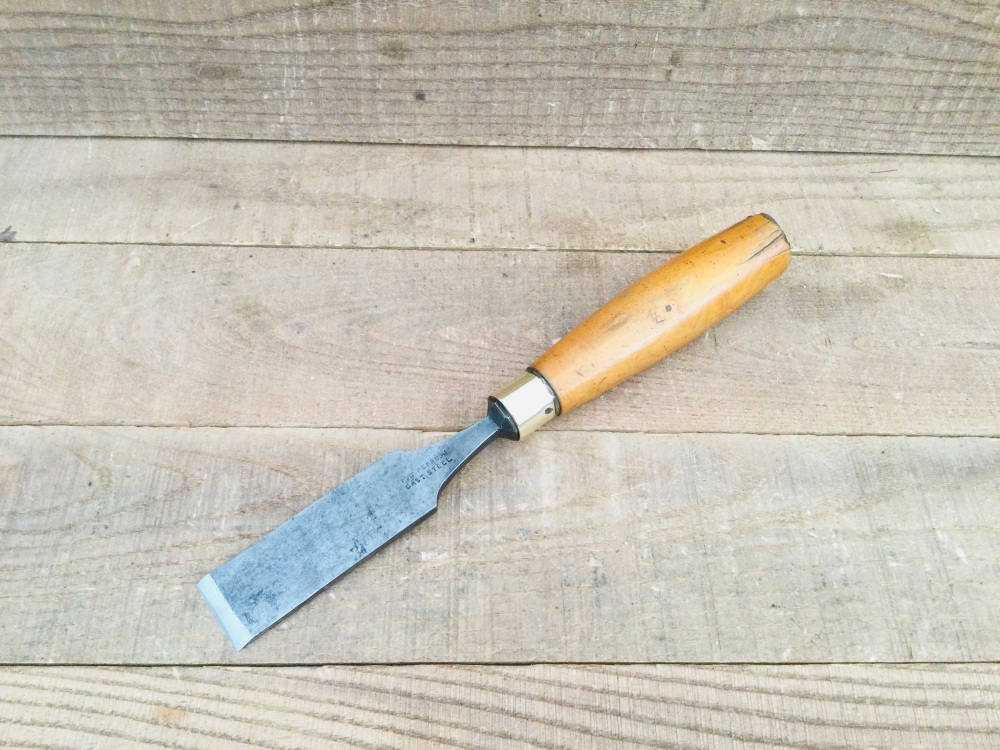 Vintage 1 3/16” F G Pearson Sheffield Acute Boxwood Firmer Chisel