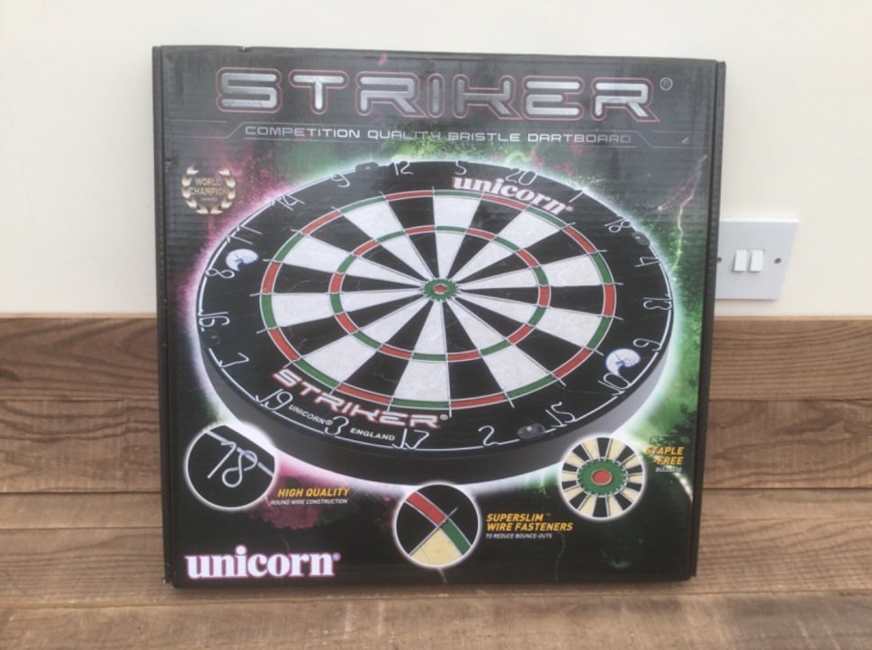 Unicorn Striker Competition Quality Bristle Dartboard & Unicorn Darts