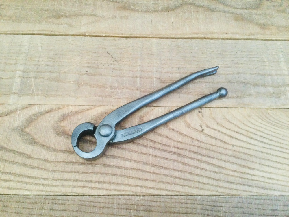 Antique Richard Timmins & Sons (1790 - 1887 ) 7&rdquo; Ball & Claw Pincers