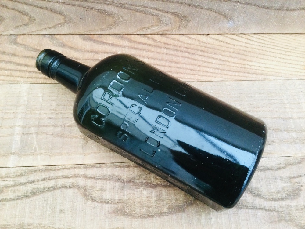 Vintage Gordon&rsquo;s Special Dry London Gin Bottle - Reg Dsn No. 610617 - Date 1912