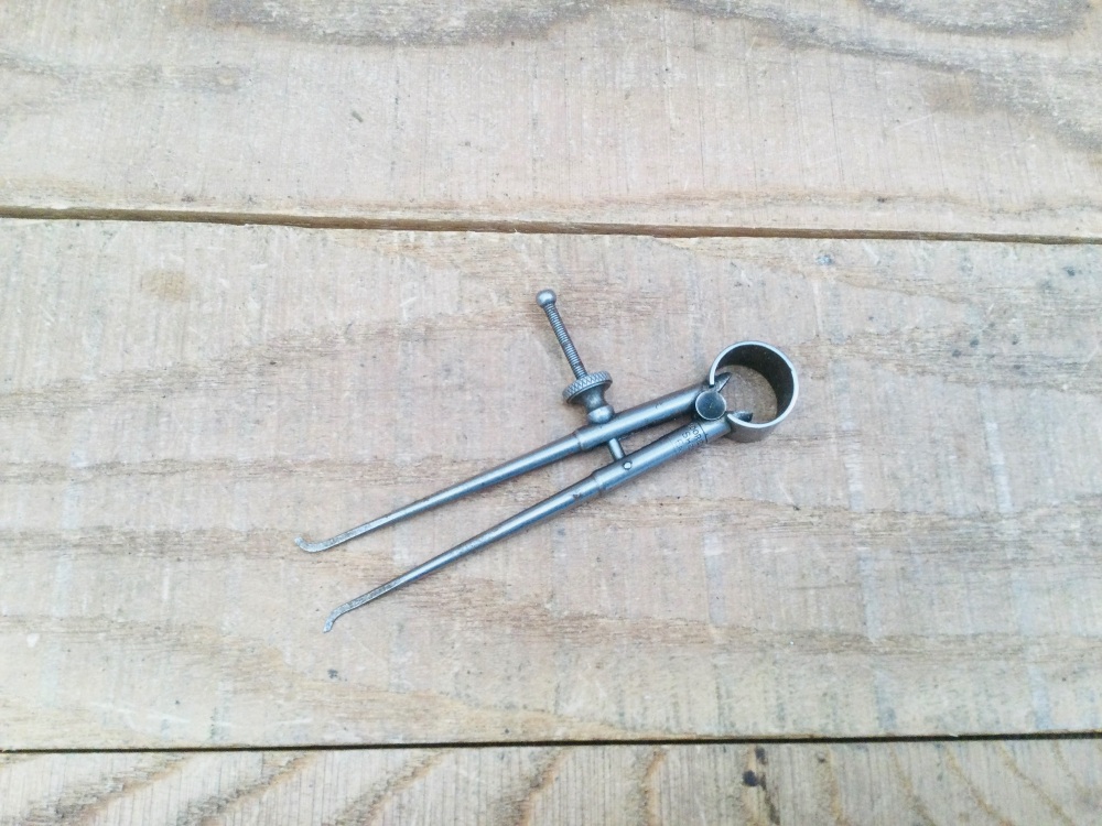 Vintage Moore & Wright 3 3/4" Round Leg Inside Edge Spring Dividers