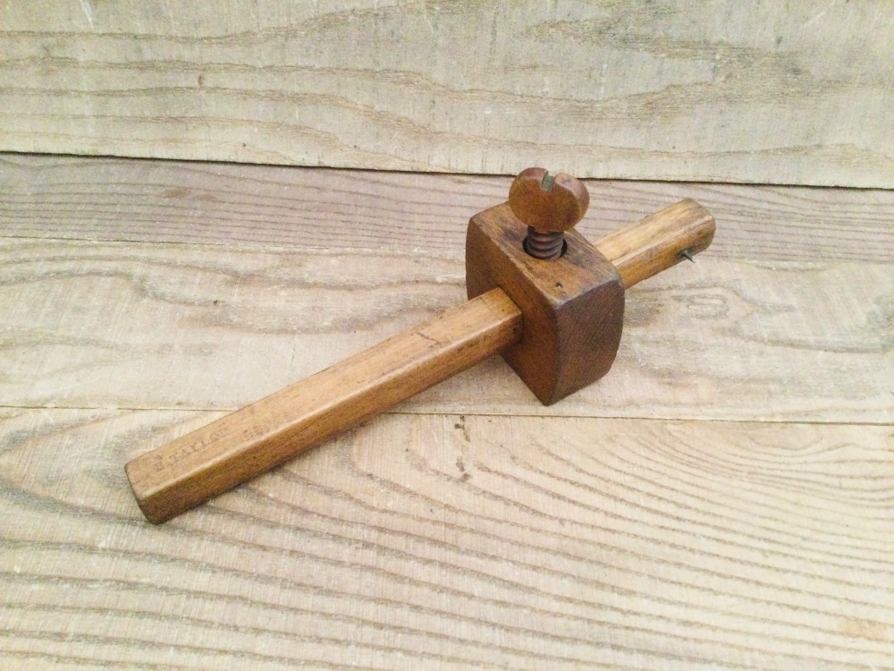 Vintage 9.1/2&rdquo; Beech Marking Gauge