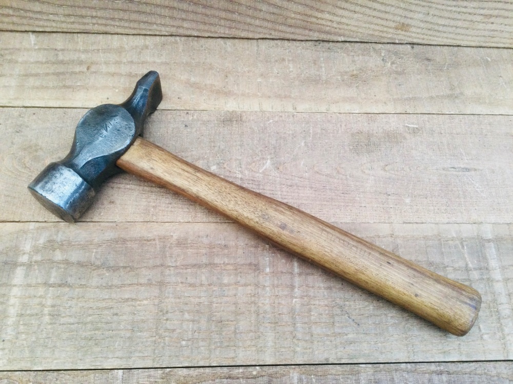 Vintage Carpentry 1 &frac12; lbs Cross Pein Hammer