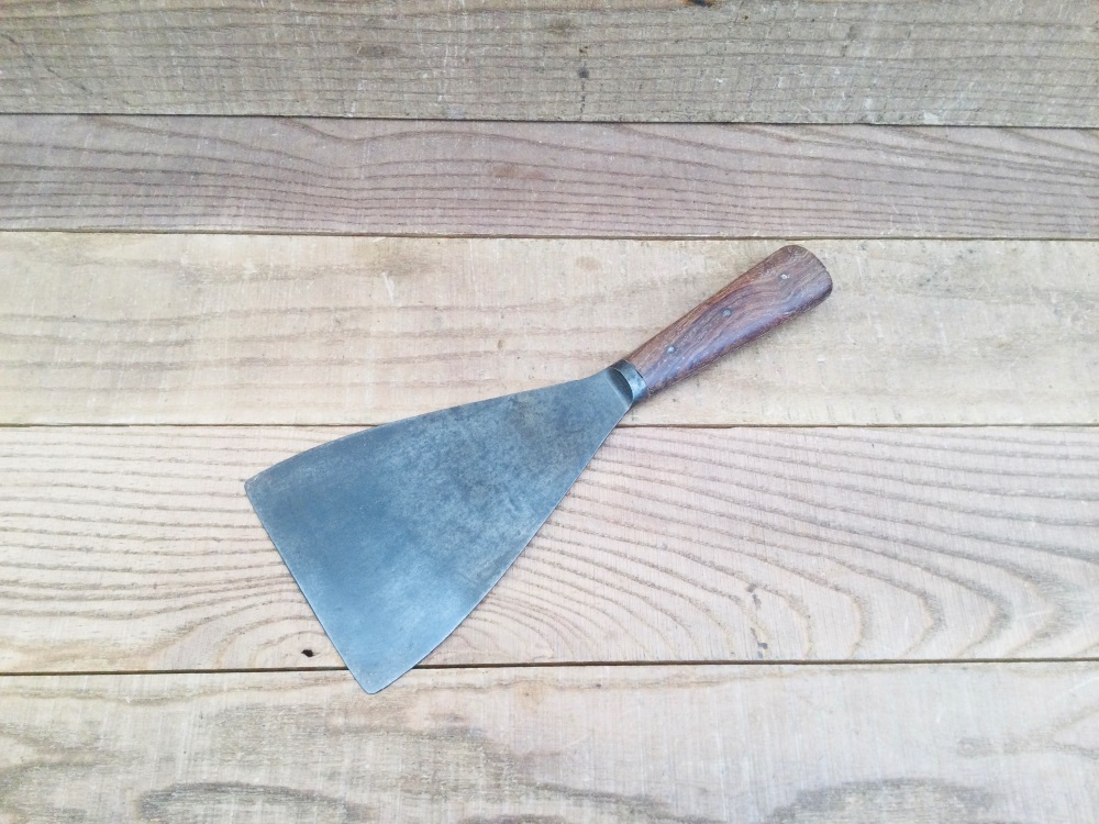 Vintage Decorators 4&rdquo; Scraper Tool