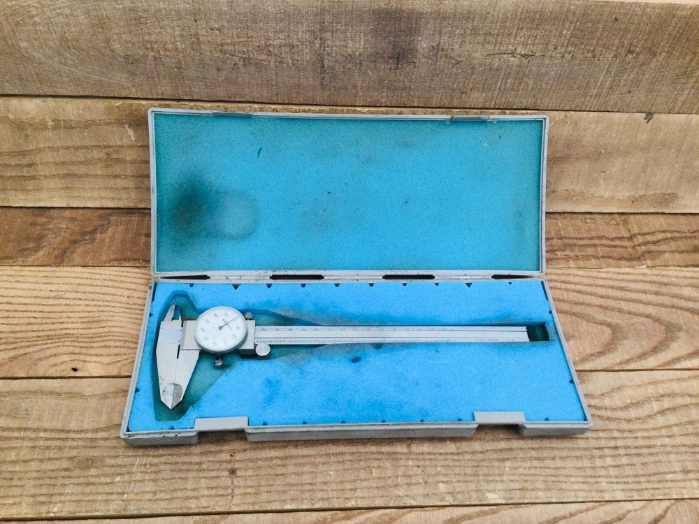 Vintage Mitutoyo 505-644-50 D8&rdquo;T Dial Vernier Caliper .001&rdquo; Shockproof Case