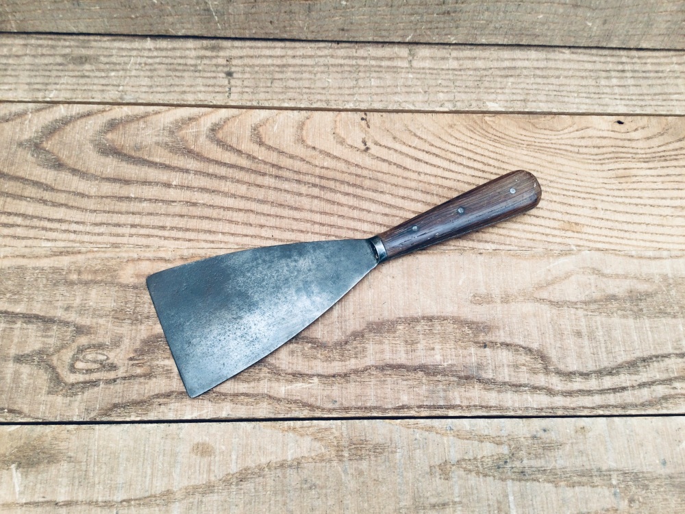 Vintage Decorators 3&rdquo; Scraper Tool