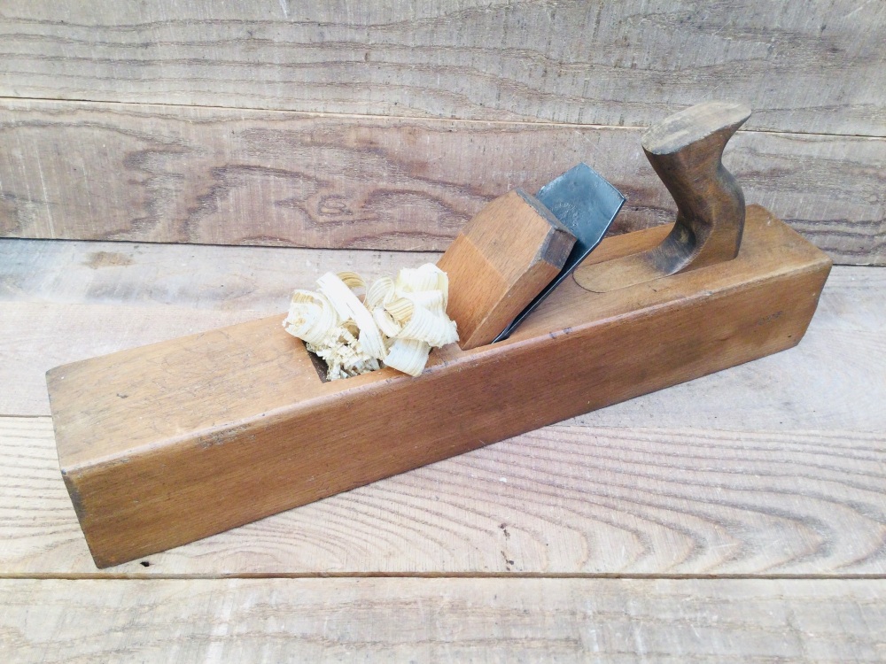 Governor John Shaw & Sons 17&rdquo; Beechwood Jack Plane 2 &acirc;" Cutter