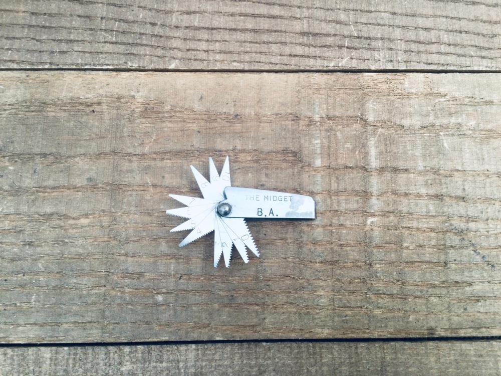 Vintage J H Grant Watchmaker&rsquo;s 'The Midget' BA Screw Pitch Gauge 0 - 10