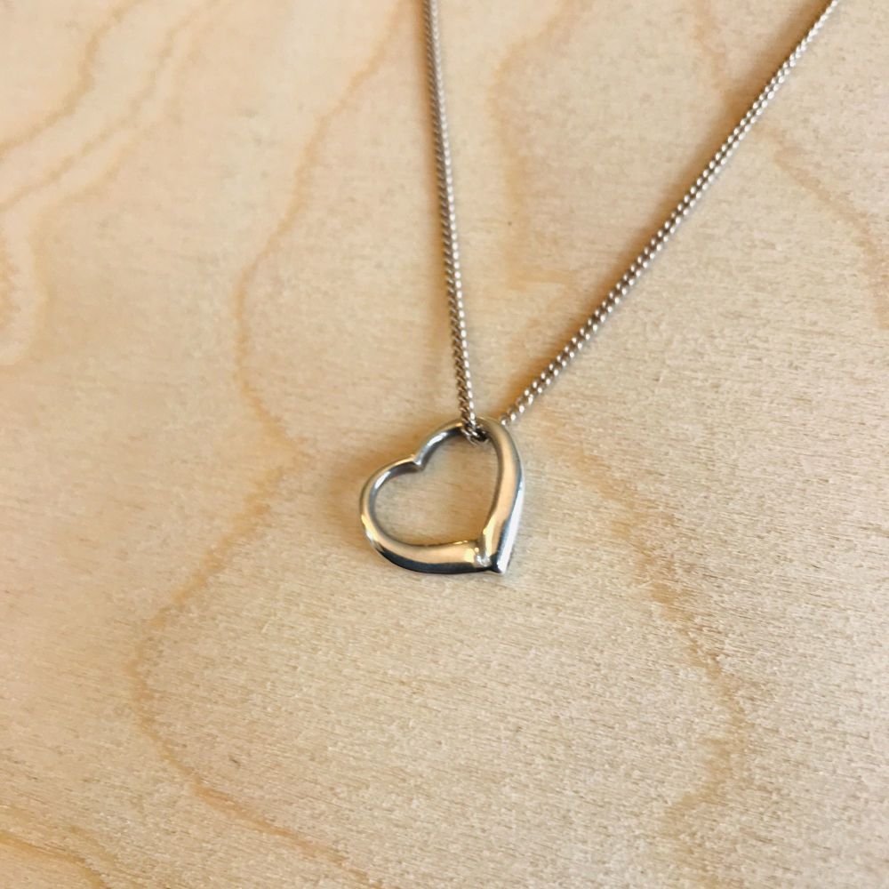 Sterling Silver Heart Necklace 18 inch Chain Marked 925 4.1 grams