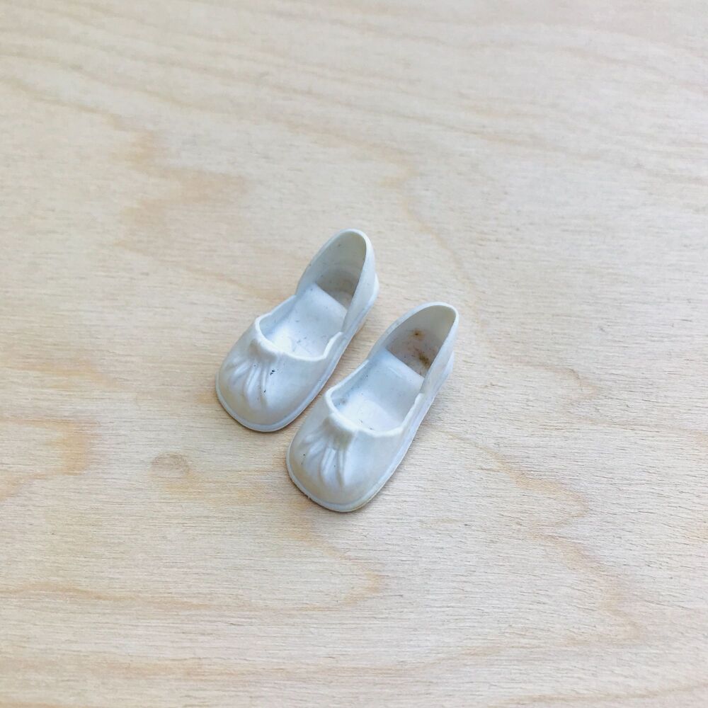 Sindy Doll White Tassel Shoes Vintage Pedigree 1970's / 1980's