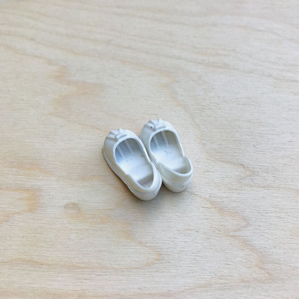 Sindy Doll White Tassel Shoes Vintage Pedigree 1970's / 1980's