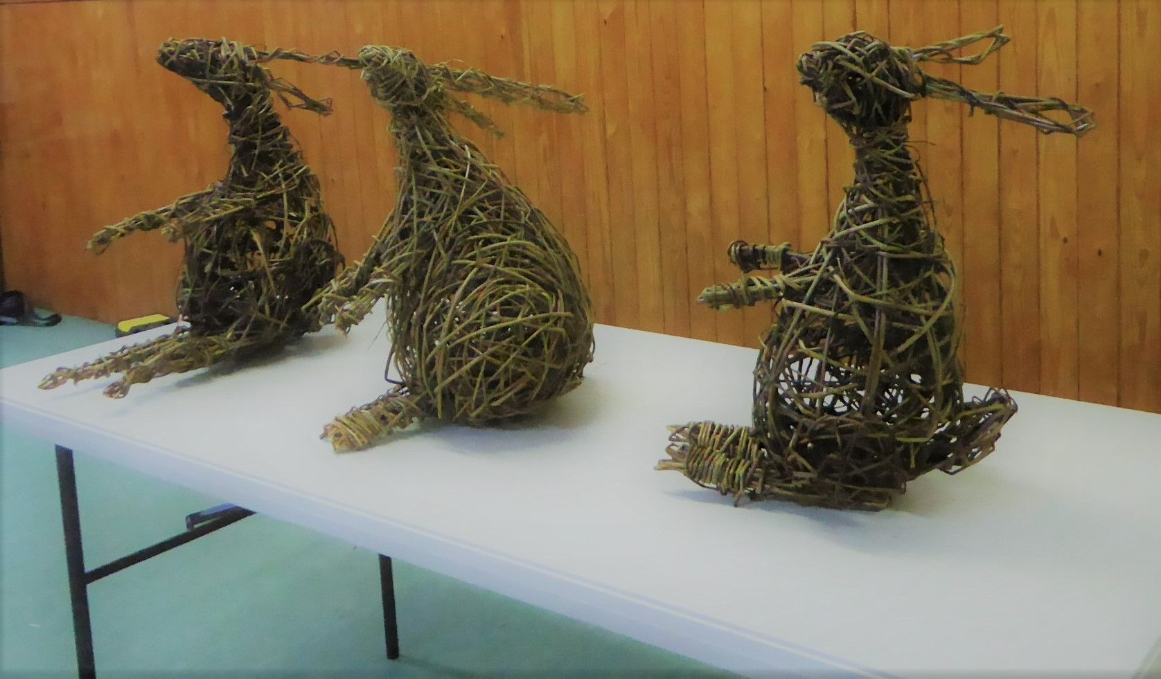 willow hare sculptures  from www.willow and crafts workshop
