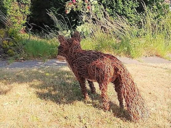 Willow fox sculpture 